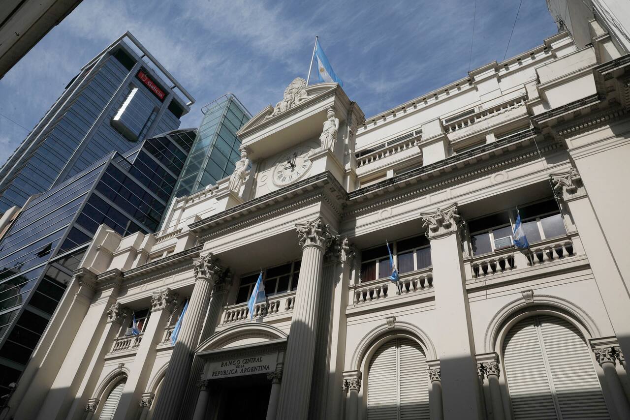 El Gobierno descarta cambios y pide a los bancos adaptarse