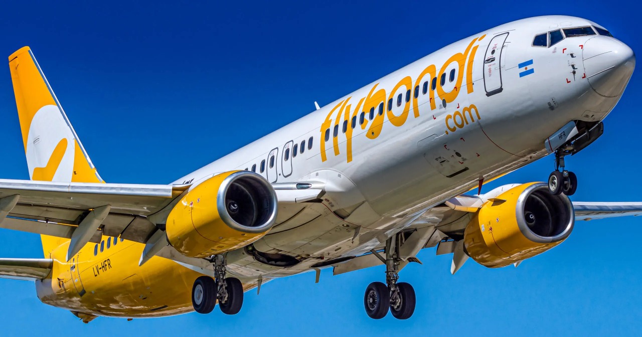 Jornada caótica en Flybondi: cancelaciones y demoras en casi dos tercios de sus vuelos