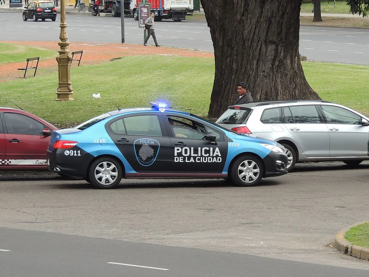 Expulsan en 48 horas a un ciudadano chileno condenado por robo en CABA