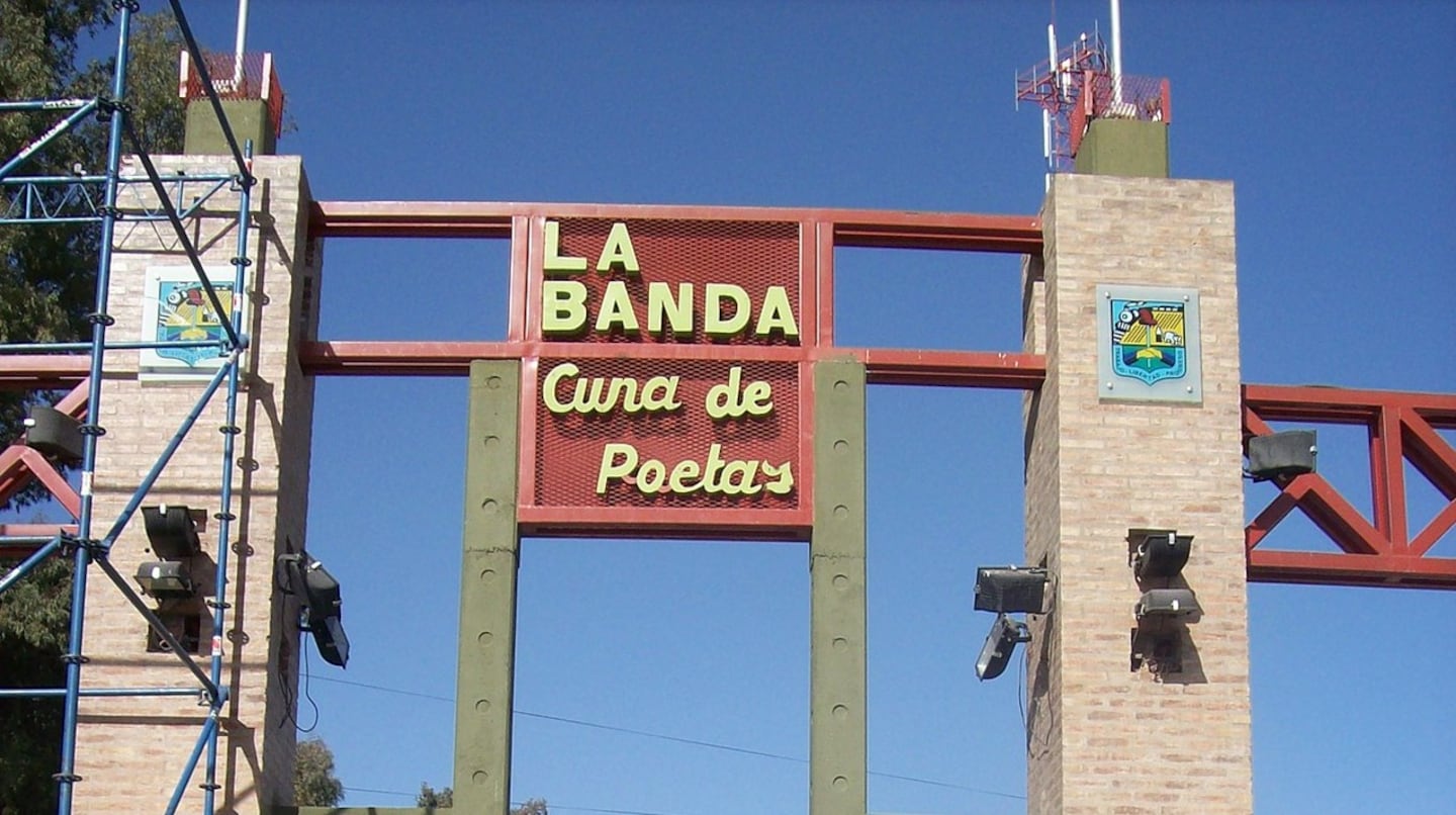 Tras una discusión, apuñaló a su pareja por la espalda en la calle y escapó
