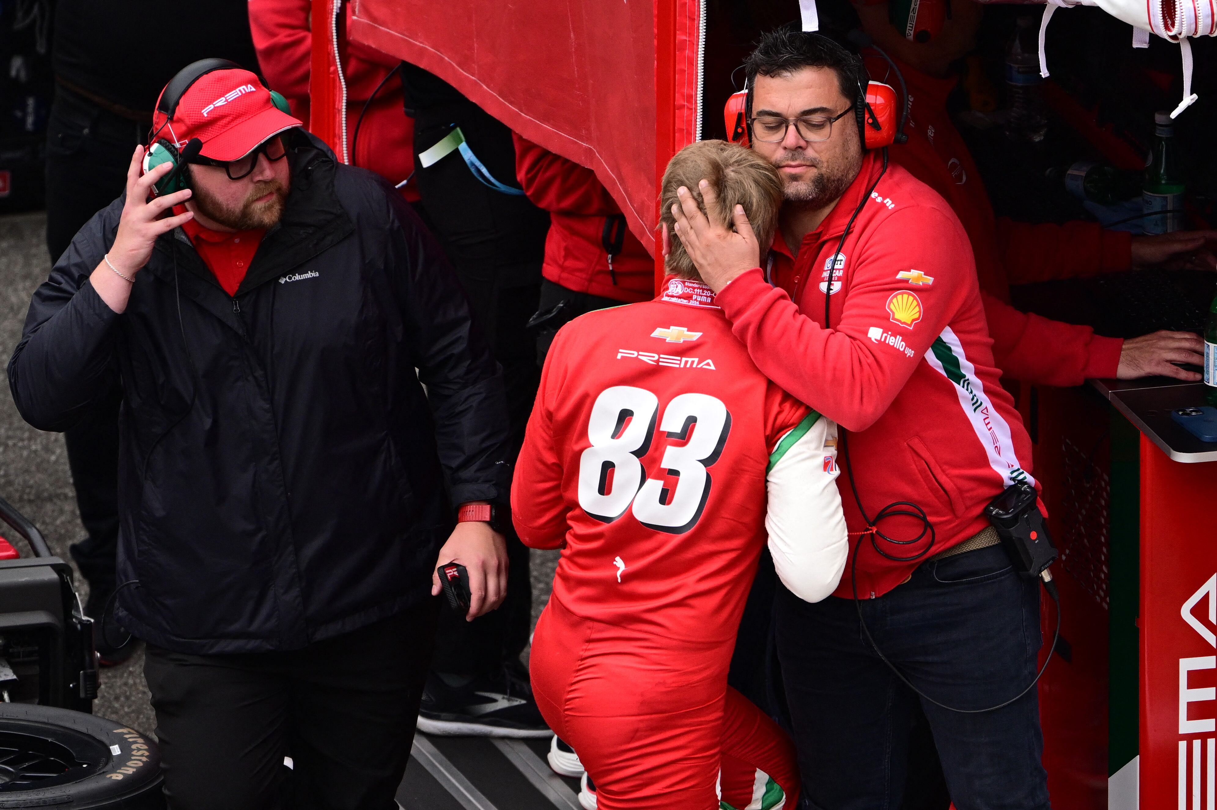 Choque Devastador en Indy 500: Piloto Golpea a Cuatro Mecánicos