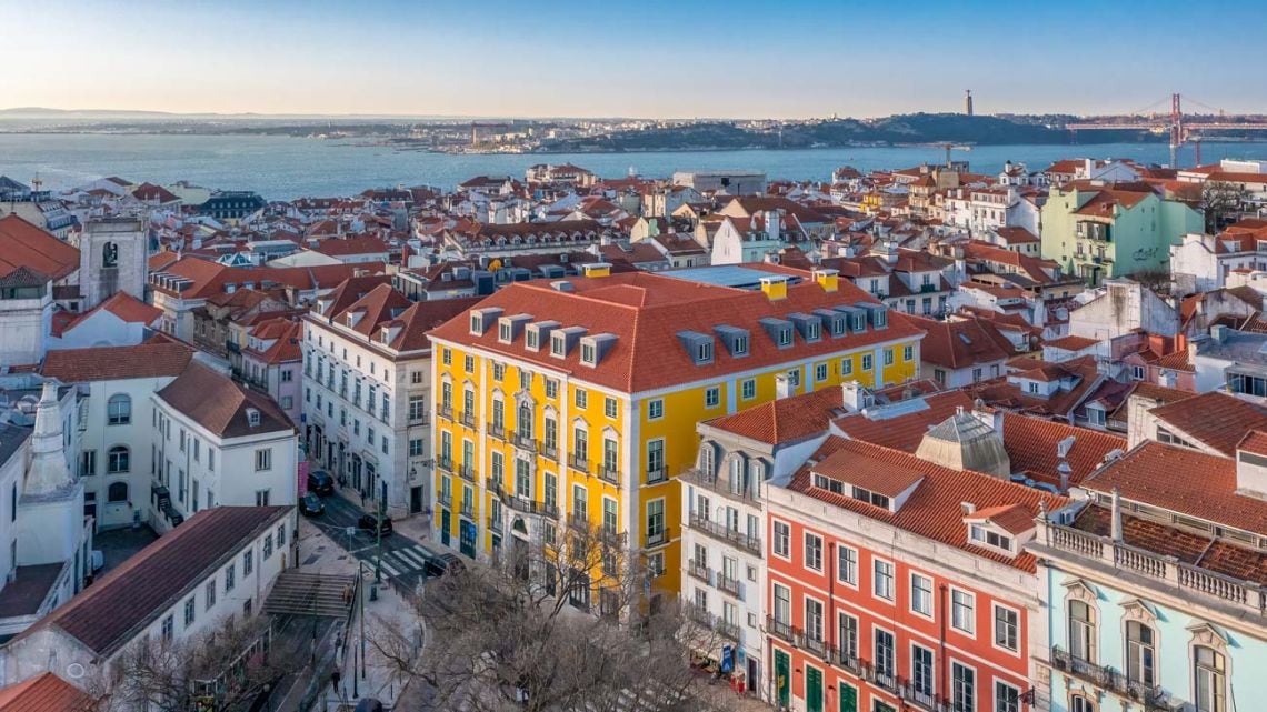 Dormir entre barricas en el corazón de Lisboa: el palacio que se animó a ser hotel del vino
