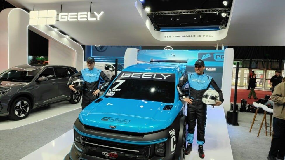 Geely se sube al TC2000 con dos pilotos, una SUV turquesa y un detalle histórico: es la primera marca china de la categoría