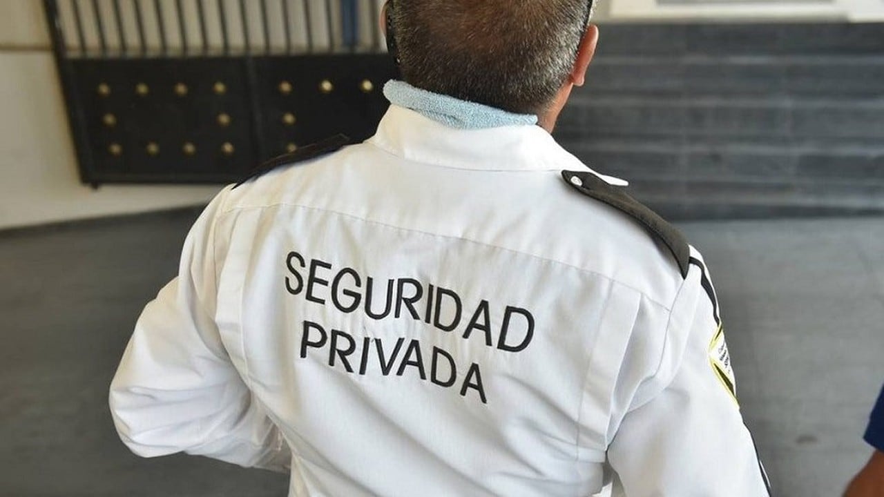 Escala salarial de seguridad privada: el vigilador general percibe un total conformado de 1.838.200 pesos en octubre