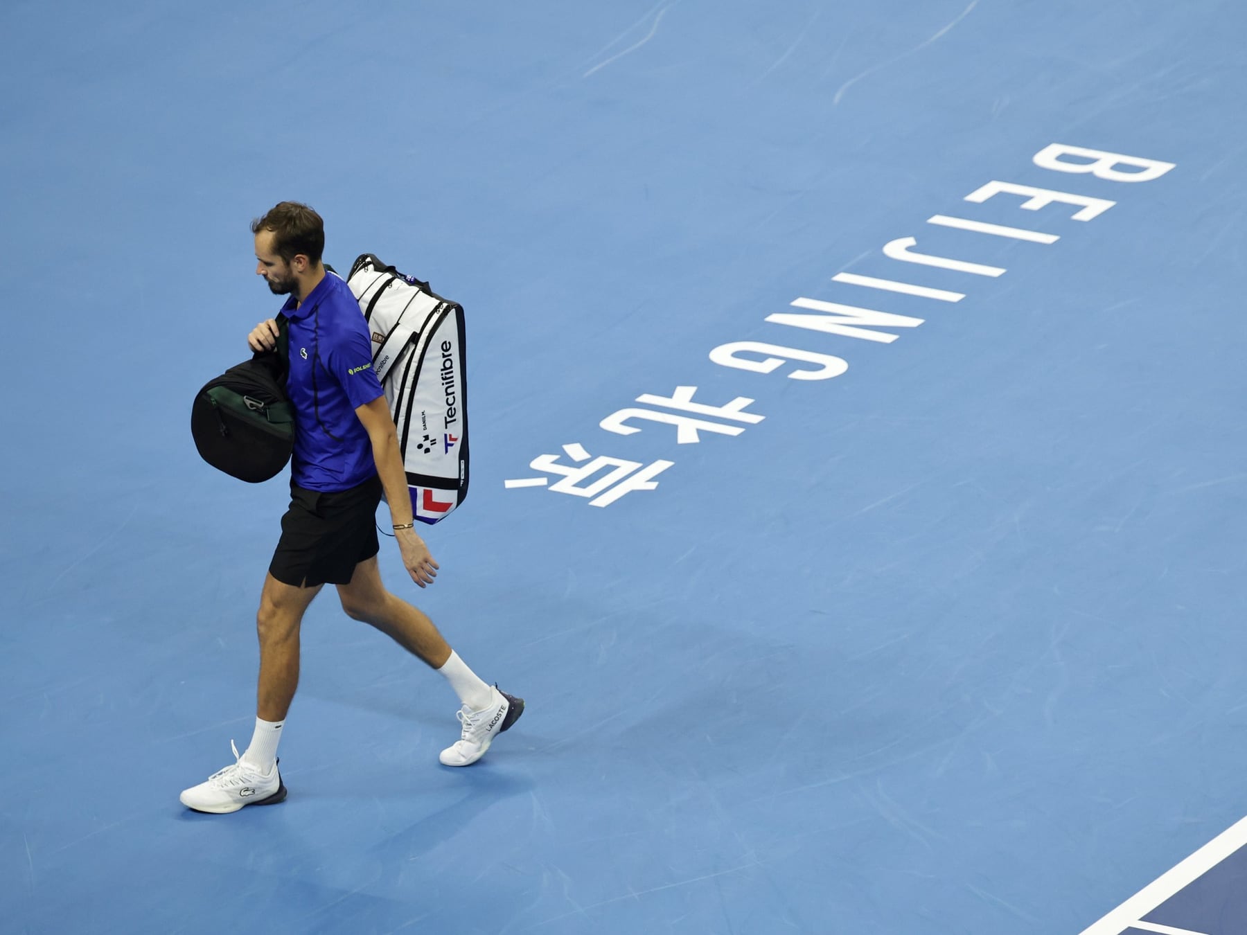 Medvedev se despidió de Pekín a los ponchazos y Djokovic ya espera en la final