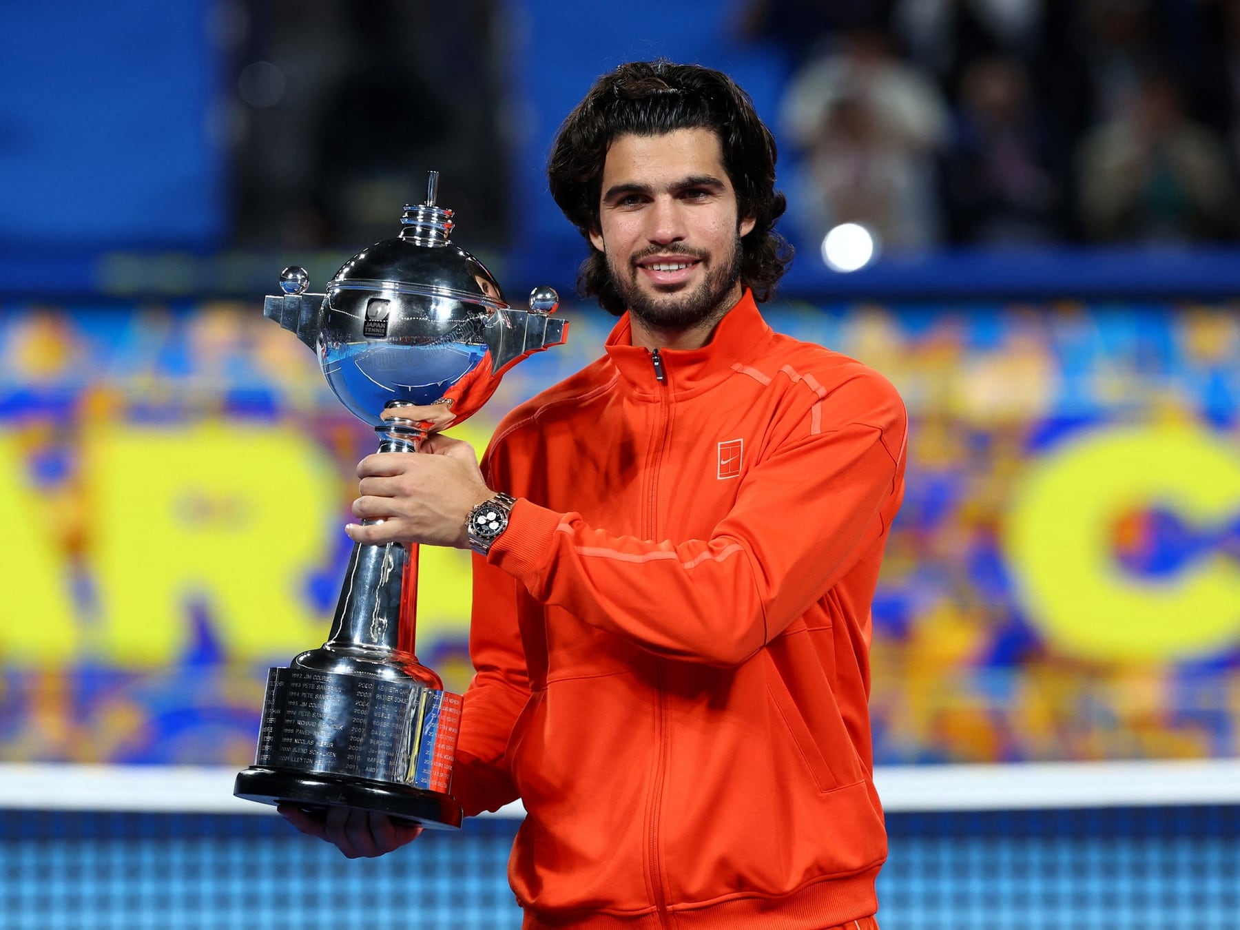 Alcaraz volvió a sonreír: se calzó la corona en Tokio y se prendió en la historia grande del tenis español