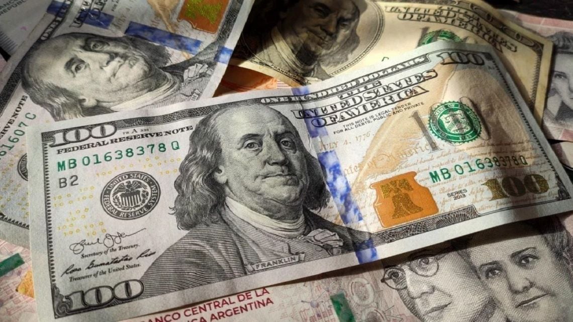 El dólar blue cerró la semana a $1.540 para la venta y se alineó con la cotización del Banco Nación