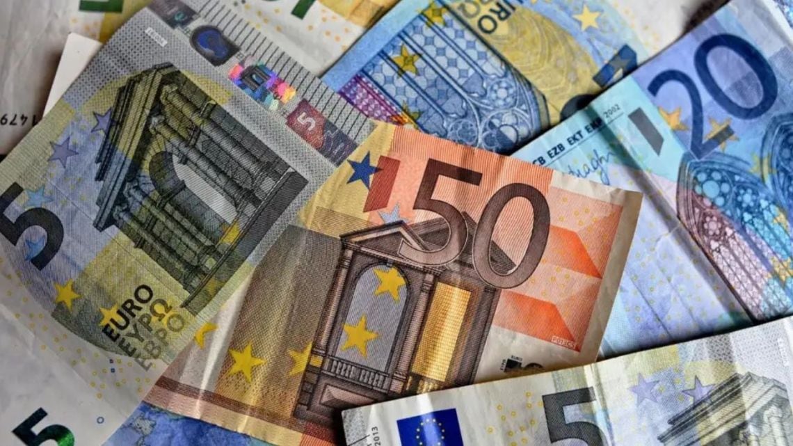 El euro paralelo se desinfla seis pesos y queda debajo de los 1.840 para la venta