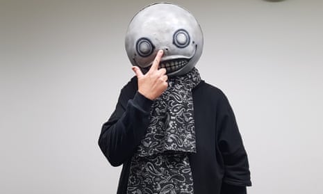 Yoko Taro, el hombre detrás de la máscara: la demencia como motor y Evangelion como destino
