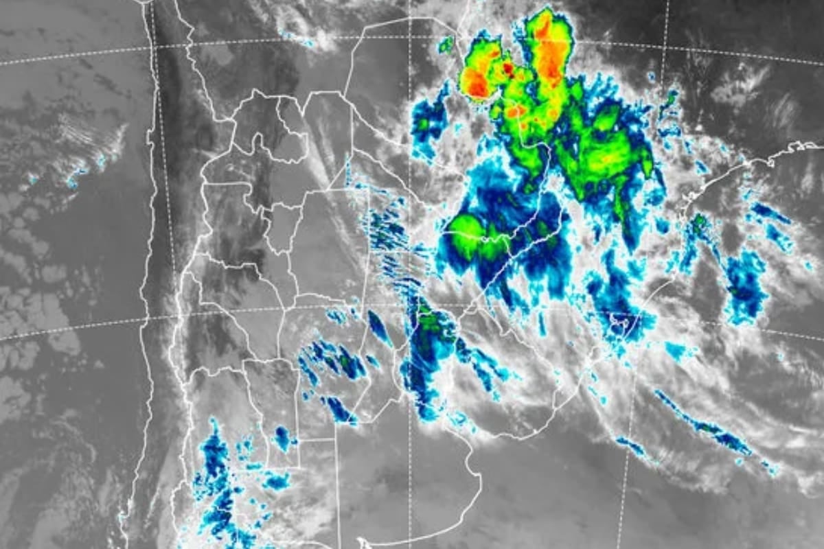 El fin de semana largo en Buenos Aires arranca empapado y termina con algo de sol entre las nubes