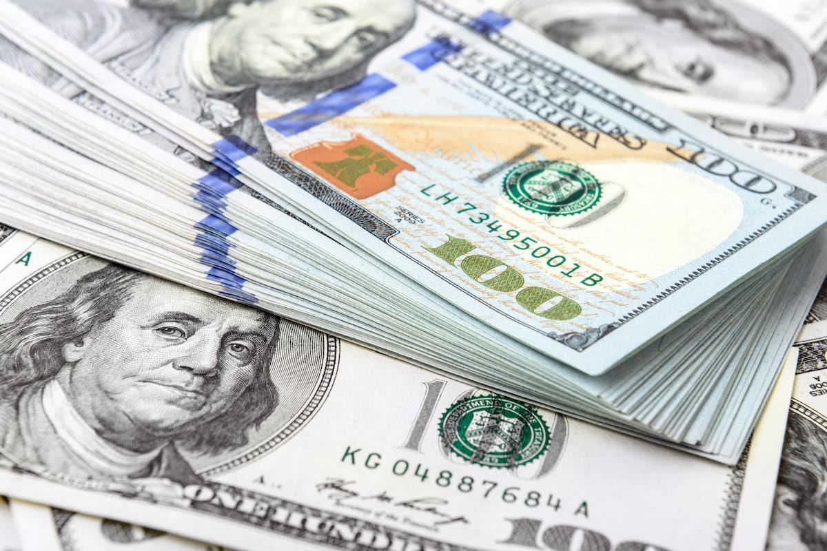 El dólar oficial abre la semana en $1.485 para la compra y $1.535 para la venta, sin cambios tras el feriado