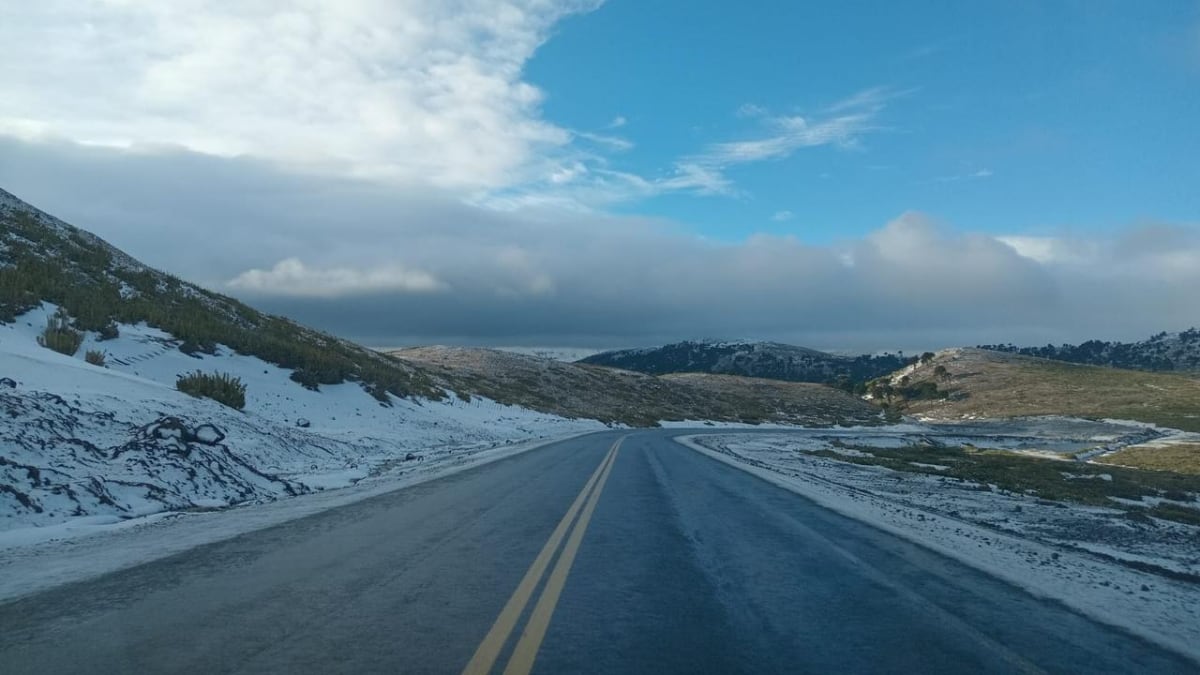 La cordillera neuquina amanece mojada y resbaladiza: los dos pasos a Chile siguen abiertos, pero piden cadenas y paciencia