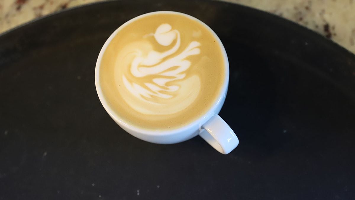 El café con leche que cuesta el doble: cuando el adicional deslactosado se vuelve un problema legal