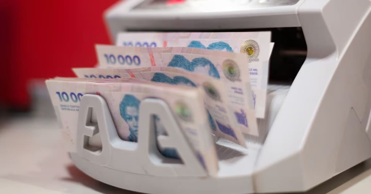 Billetes dañados: el Banco Central recordó que los bancos están obligados a canjearlos a cualquier persona, cliente o no