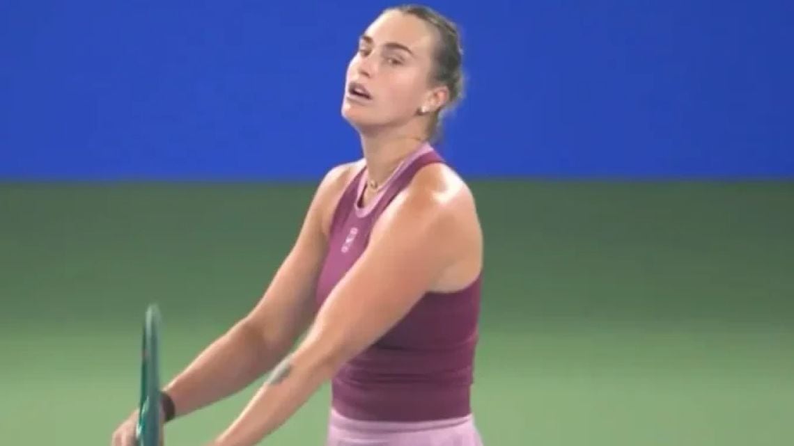 La china de la corona: Li le cortó la racha a Sabalenka en su propio patio de Wuhan