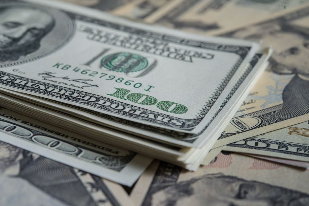 Con 1.512,50 pesos por dólar, el mayorista acumula una suba de 3,8% en 2026 y se aleja del techo de la banda