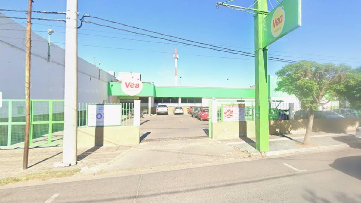 La bicicleta encadenada que no apareció nunca más y la multa que igual cayó sobre el supermercado