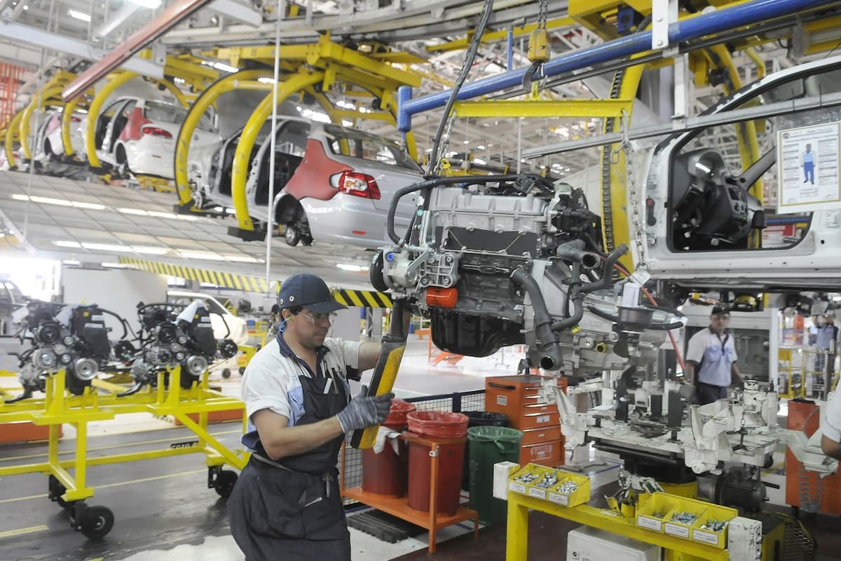 La industria opera con cuatro de cada diez fábricas paradas y la brecha se ensancha con 2025
