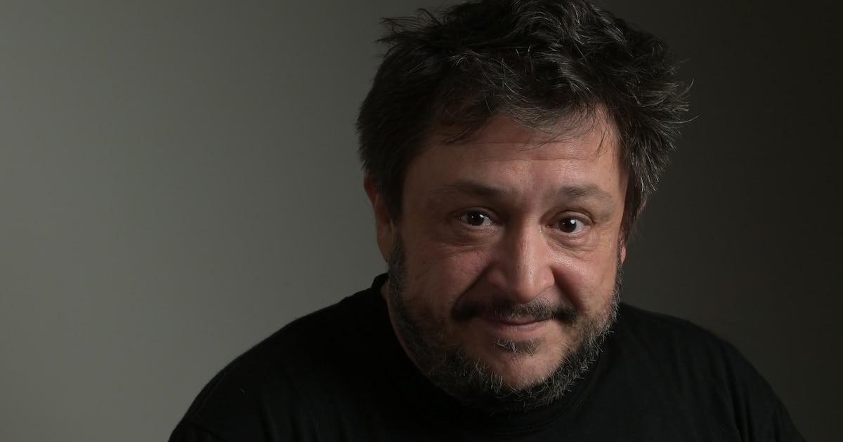Dieciocho inversores llevan a la Justicia a Hernán Casciari y piden que se investigue el destino de los fondos de siete producciones de Orsai Audiovisuales