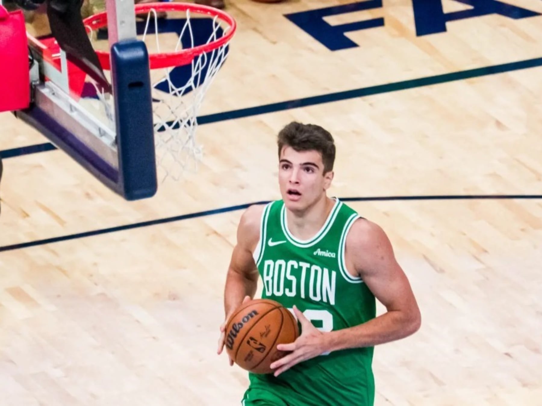 Hugo González, el de los pasos de más: la volcada que se hizo viral en la NBA y nadie cobró