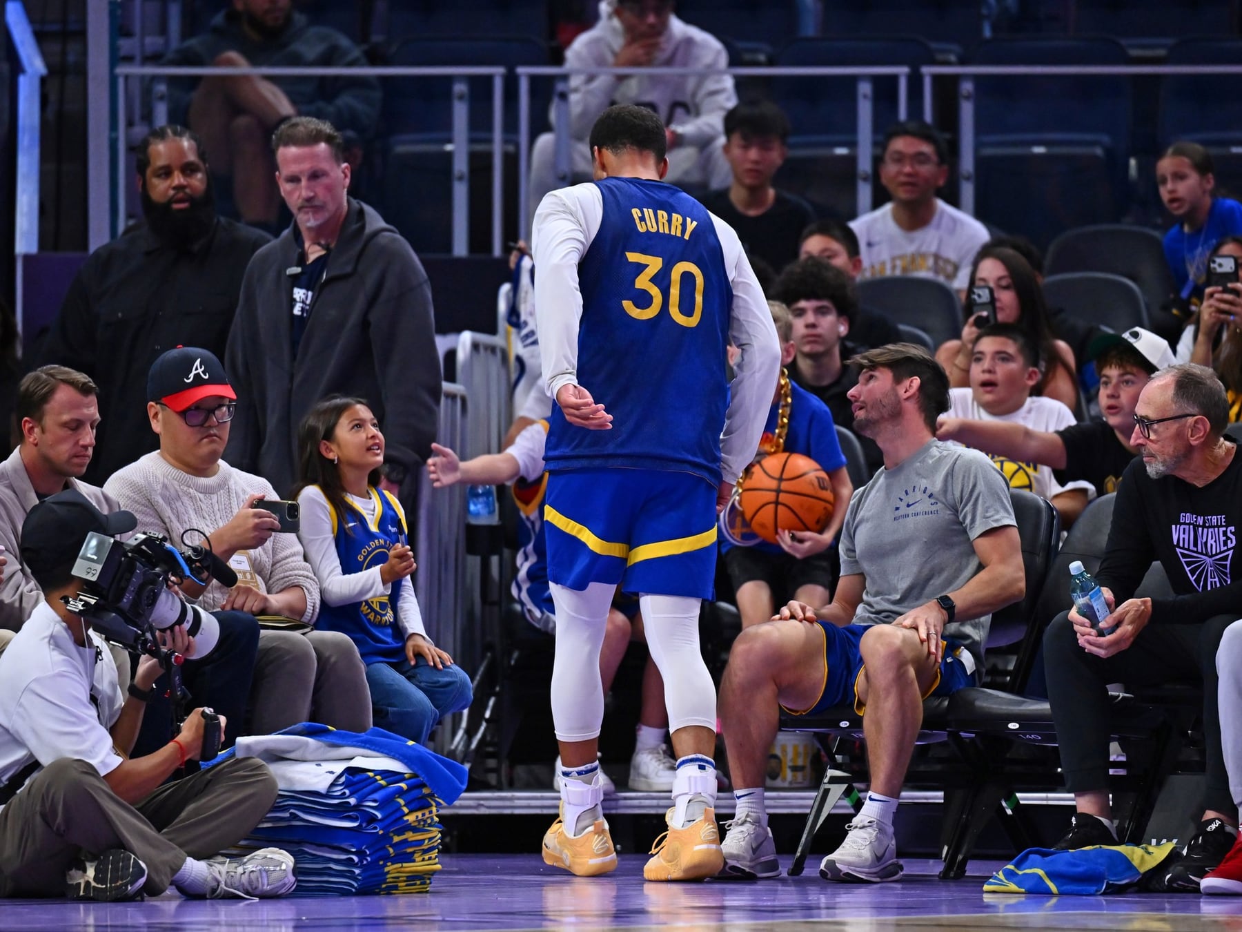 Curry puso la firma, se torció el tobillo y dejó a los Warriors con el corazón en la boca