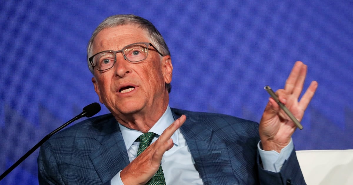 Bill Gates pasó por el Vaticano y dejó una advertencia que incomoda: la IA necesita reglas o se vuelve un privilegio de pocos