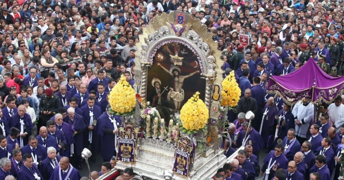El Cristo Moreno sale a la calle: cómo es la procesión que tiñe de morado el centro de Lima cada octubre