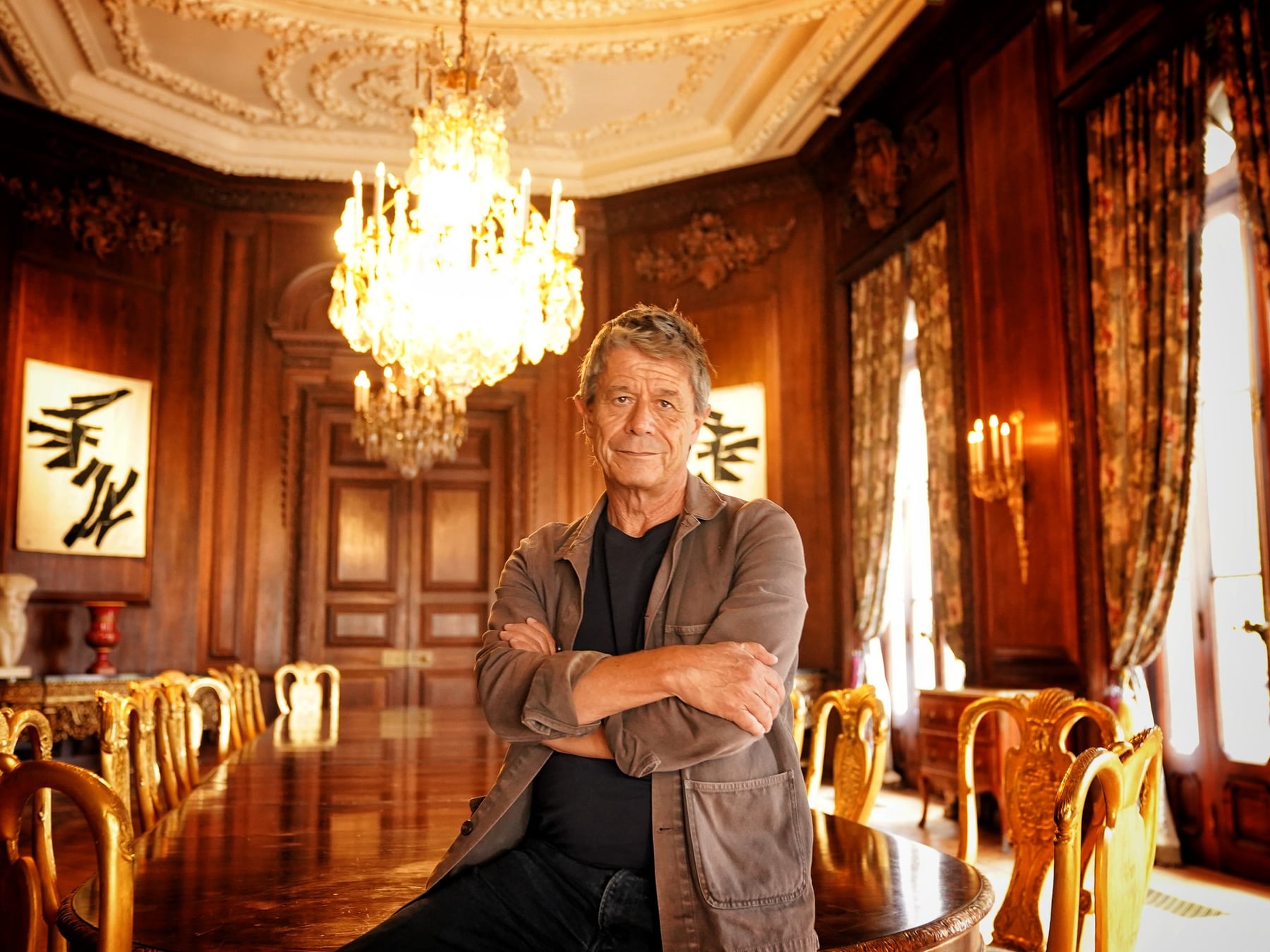 Una noche con Carrère en Buenos Aires: sala llena, palabras justas y una ovación que parecía un recital